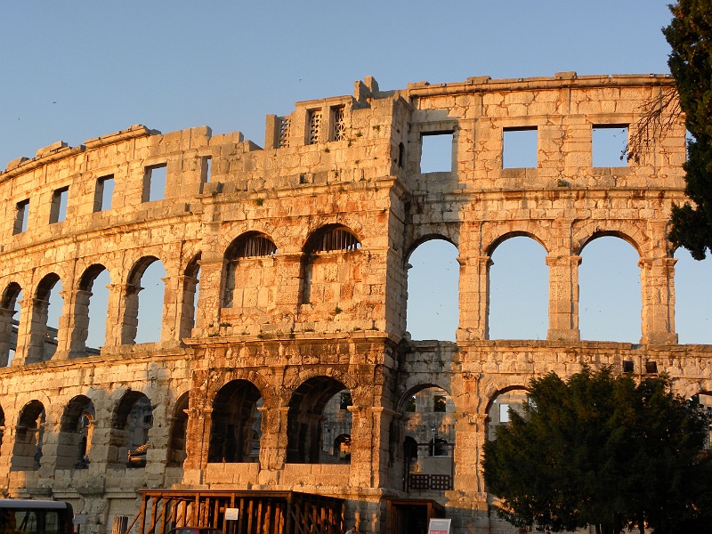 istria2009 186.jpg - Pula - amfiteatr o zachodzie